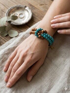 Hancrafted Southwestern Turquoise And Wood Bead Interlocking Knot Bracelet
